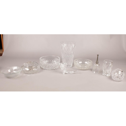 439 - A quantity of glass (9 pieces) - comprising of a large cut glass vase, three bowls and a cut glass h... 