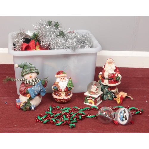 464 - A box of vintage Christmas decorations.