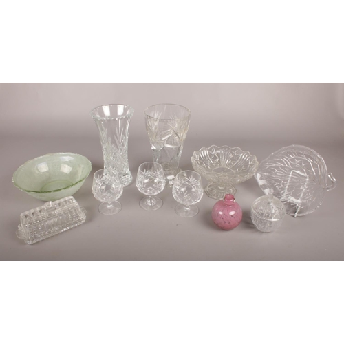 465 - A box of various glassware- to include vases, three brandy glasses and bon bon dish etc.