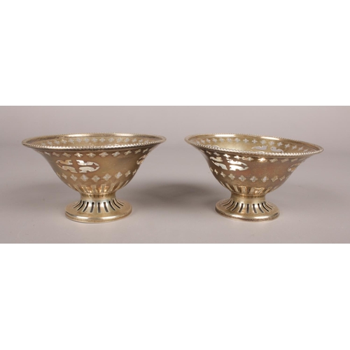 288 - A Pair of Walker and Hall Pierced Silver Bon Bon Dishes.
Marked Sheffield 1916. Weight: 113.99g ,Dia... 