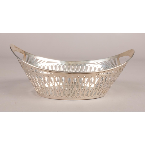 295 - A Dutch Pierced Silver Bon Bon Dish. Assayed with the letter N for 1923.
Height: 5.5cm Width: 14cm.
... 