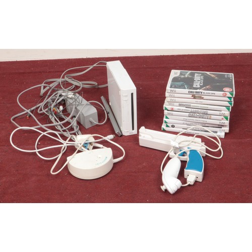 473 - A Nintendo Wii console and collection of games.