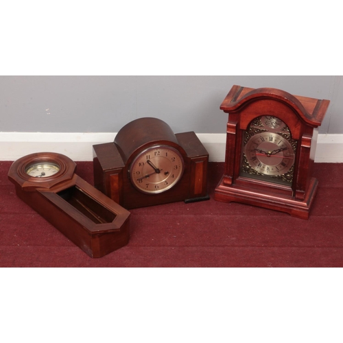 496 - A box of clocks. Including a mahogany art deco mantel clock example, etc.