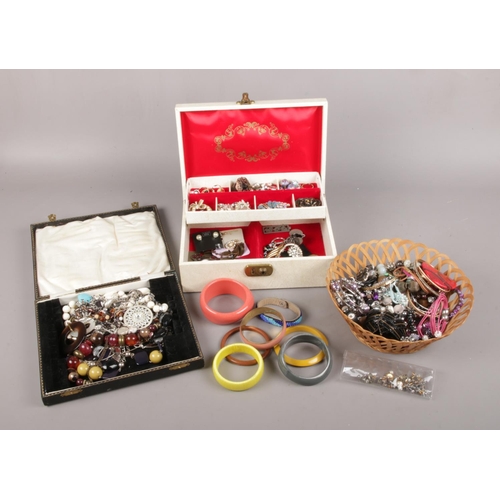 94 - An assortment of costume jewellery. To include brooches, necklaces and earrings etc.