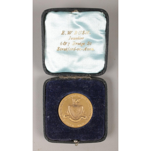 376 - A Shakespeare medal, with portrait on one side, and birth and death dates to the reverse, cased in o... 