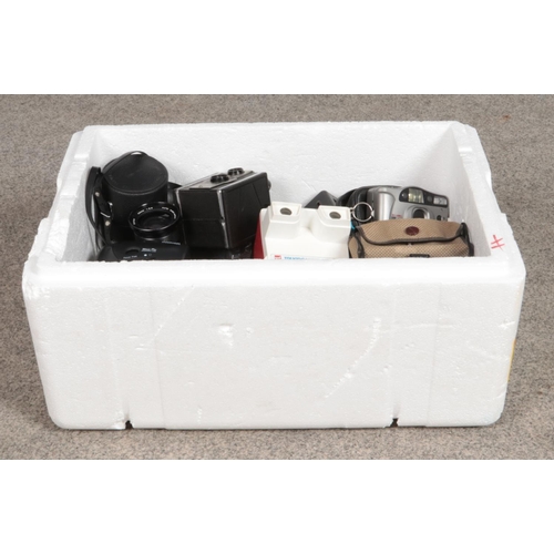 187 - A box of assorted cameras and equipment, to include Kodak Brownie 127 camera, Vivitar 28mm lens and ... 