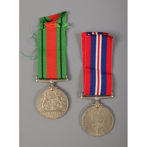 331 - A pair of WW2 medals in box. Comprising of a Defence medal and War Medal for 1939-1945. Comes in box... 