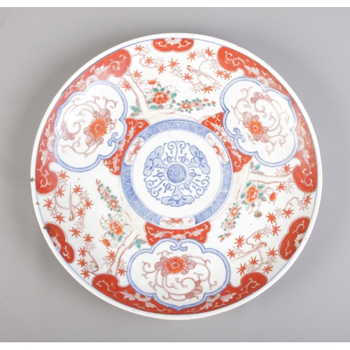 91 - A 19th century Japanese Imari charger. Diameter 35cm.