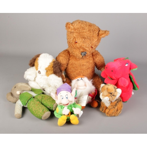 194 - A box of soft toys. Includes vintage mohair jointed bear with growler etc.