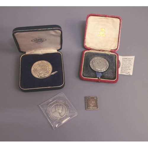 419 - A collection of Edward VIII silver commemorative coins including Prince of Wales Investiture (21.15g... 