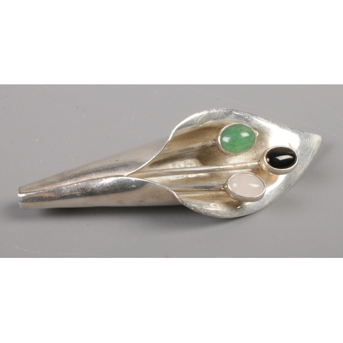 429 - A Mexican silver brooch, in the from of a Calla Lily. Stamped 925 TG-205. Total weight: 19.10g.