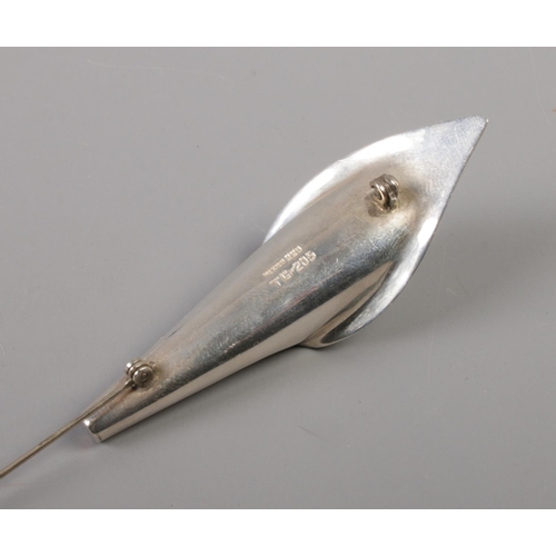 429 - A Mexican silver brooch, in the from of a Calla Lily. Stamped 925 TG-205. Total weight: 19.10g.