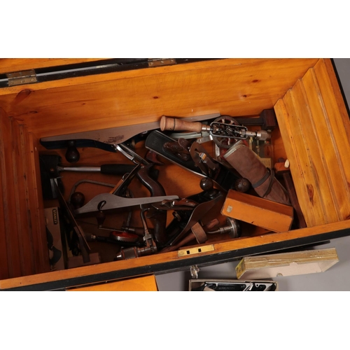 194 - A painted carpenters chest with contents of various good quality tools. Includes planes, chisels, sa... 