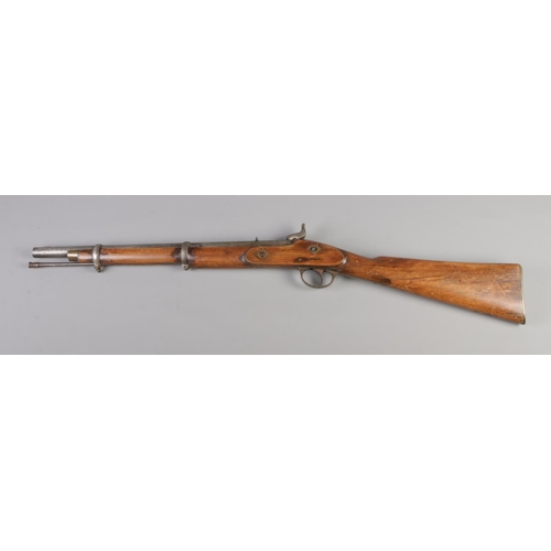 62 - A 19th century Enfield percussion cap two band carbine. Stamped to lock plate with crowned VR and 18... 