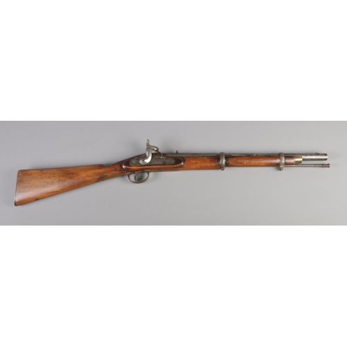 62 - A 19th century Enfield percussion cap two band carbine. Stamped to lock plate with crowned VR and 18... 