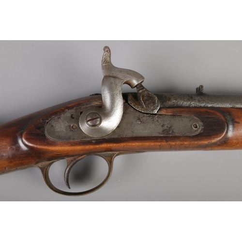 62 - A 19th century Enfield percussion cap two band carbine. Stamped to lock plate with crowned VR and 18... 