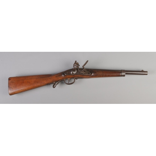 63 - A mid 19th century Austrian cavalry flint lock carbine. Bearing touch marks to barrel. Barrel length... 