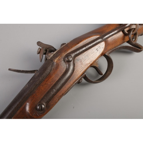 63 - A mid 19th century Austrian cavalry flint lock carbine. Bearing touch marks to barrel. Barrel length... 