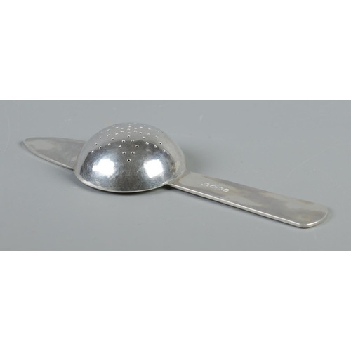 86 - A mid century silver tea strainer. Assayed Sheffield 1958 by Sheffield College of Arts and Crafts. 6... 