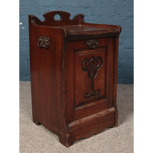 591 - An Edwardian mahogany perdonium.