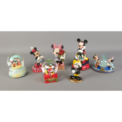 189 - A quantity of assorted Disney's Mickey and Minnie Mouse figures including snow globe and traditions ... 