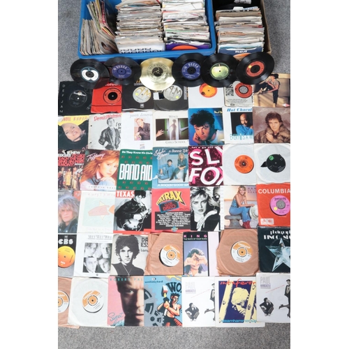 228 - A large collection of rock and pop single vinyl records. To include: John Lennon, Amen Corner, Paul ... 