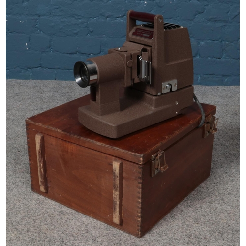 243 - A Kershaw Model 250 slide projector in original wooden case with instructions.