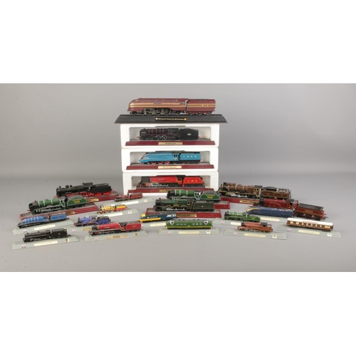 277 - A good collection of model railway, to include several examples by Del Prado.