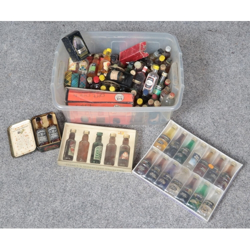 287 - A box of alcohol miniatures. Includes boxed examples, Jack Daniels in tin etc.