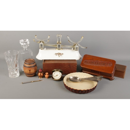 299 - An assortment of collectables, to include glass decanter, handkerchief box (carved with Anne) and ce... 