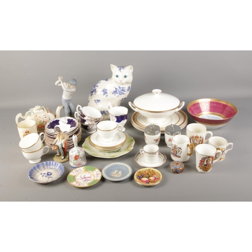 302 - A quantity of assorted ceramics including Wedgwood Royal Wedding plate, Golfing Figure and part tea ... 