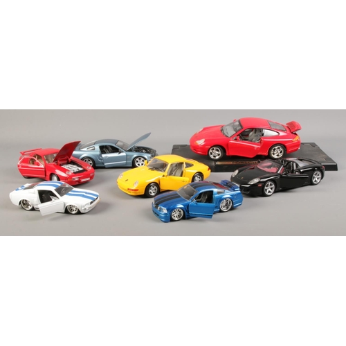 323 - A collection of Ford and Porsche scale models, to include Maisto examples, Porsche 911 and Carrera G... 