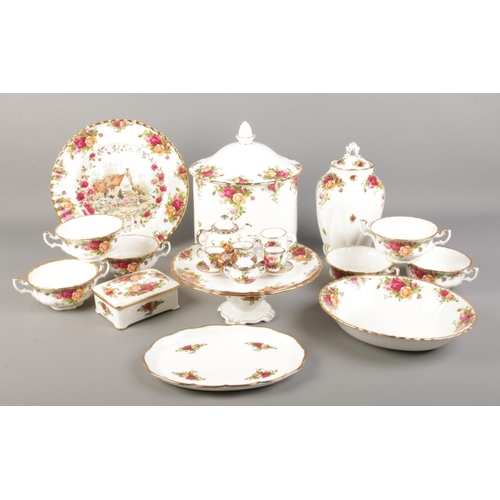 7 - A quantity of Royal Albert 'Old Country Roses' ceramics. To include large biscuit barrel, 'Old Count... 