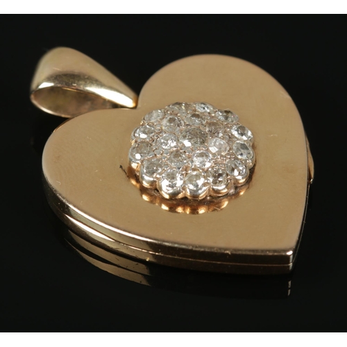 440 - An 18ct Gold heart-shaped locket, with diamond cluster to the front. Total weight: 14.49g.