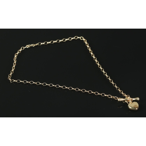 442 - A 9ct Gold necklace, with T-bar and heart shaped pendant. Total weight: 3.26g