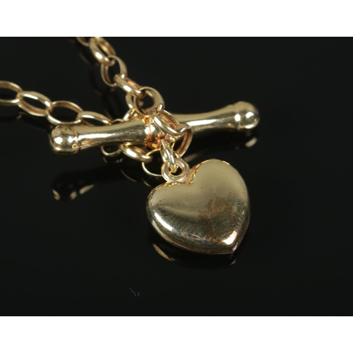 442 - A 9ct Gold necklace, with T-bar and heart shaped pendant. Total weight: 3.26g