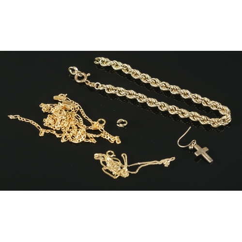 444 - A collection of assorted 9ct Gold jewellery, for scrap. Total weight: 8.8g