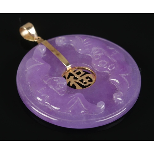 452 - A 9ct Gold and 'Lavender Jade' Chinese Pendant.