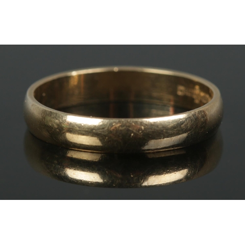 472 - A 9ct Gold wedding band, size R. Total weight: 2.31g