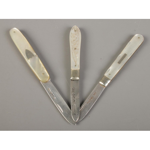 494 - Three silver bladed and mother of pearl fruit knives, all assayed for Sheffield; 1891, 1897 and 1905... 