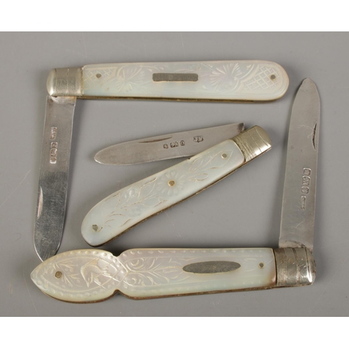 495 - Three silver bladed and mother of pearl fruit knives, all assayed for Sheffield; 1881, 1909 (and ind... 