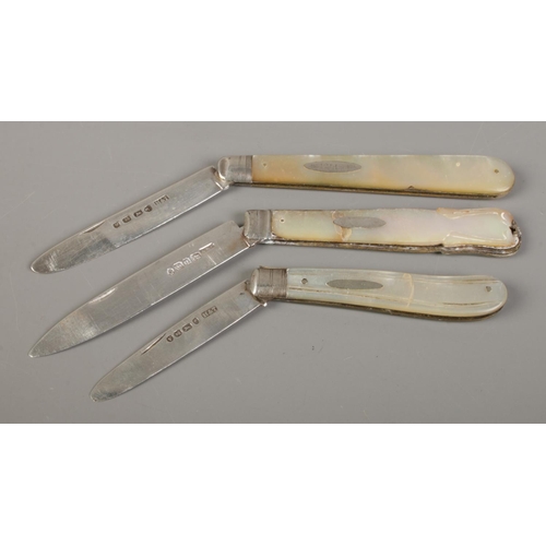 505 - Three large Victorian silver bladed and mother of pearl folding fruit knives. Two assayed for Birmin... 