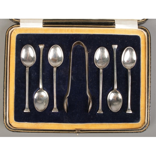 538 - A cased silver demitasse spoon set. Assayed Sheffield 1922 by John Batt & Co Ltd.