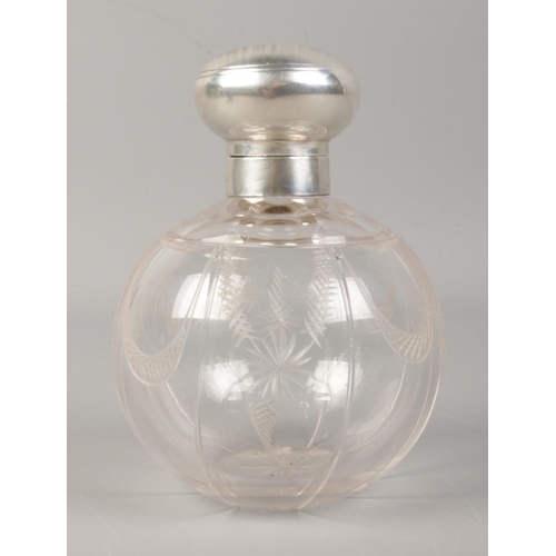 539 - A silver topped globular scent bottle, with engine turned decoration. Assayed for Birmingham, 1916. ... 