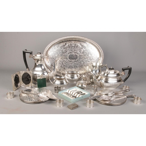 208 - A good quantity of metalwares. To include large serving tray, vesta case, napkin rings, flatware and... 