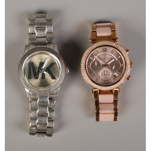 323 - A ladies Michael Kors MK-5896 chronograph wristwatch also MK-DO82 example.