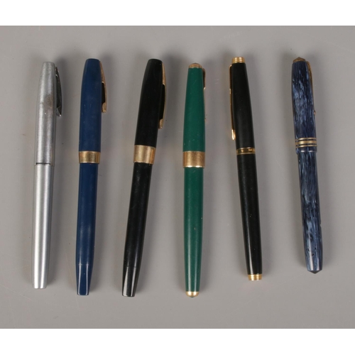 86 - A quantity of fountain pens including Conway Stewart 36 with 14ct nib, Sheaffer and Parker.