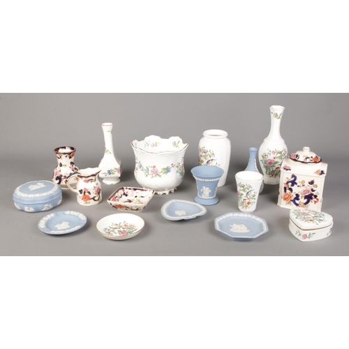 88 - A collection of assorted ceramics, comprising of Aynsley Pembroke, Wedgwood Jasperware and Masons Ma... 