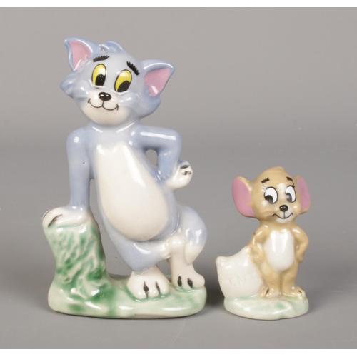 98 - A pair of Wade figures; modelled as Tom and Jerry.