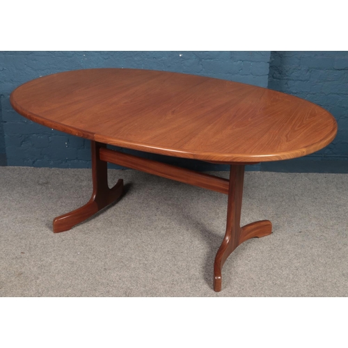 460 - A G Plan teak extending dining table. Full extended dimensions: 73cm x 205cm x 110cm.